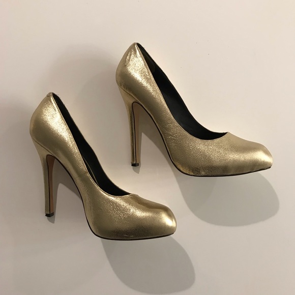 Dolce Vita gold round toe pumps - Picture 2 of 3